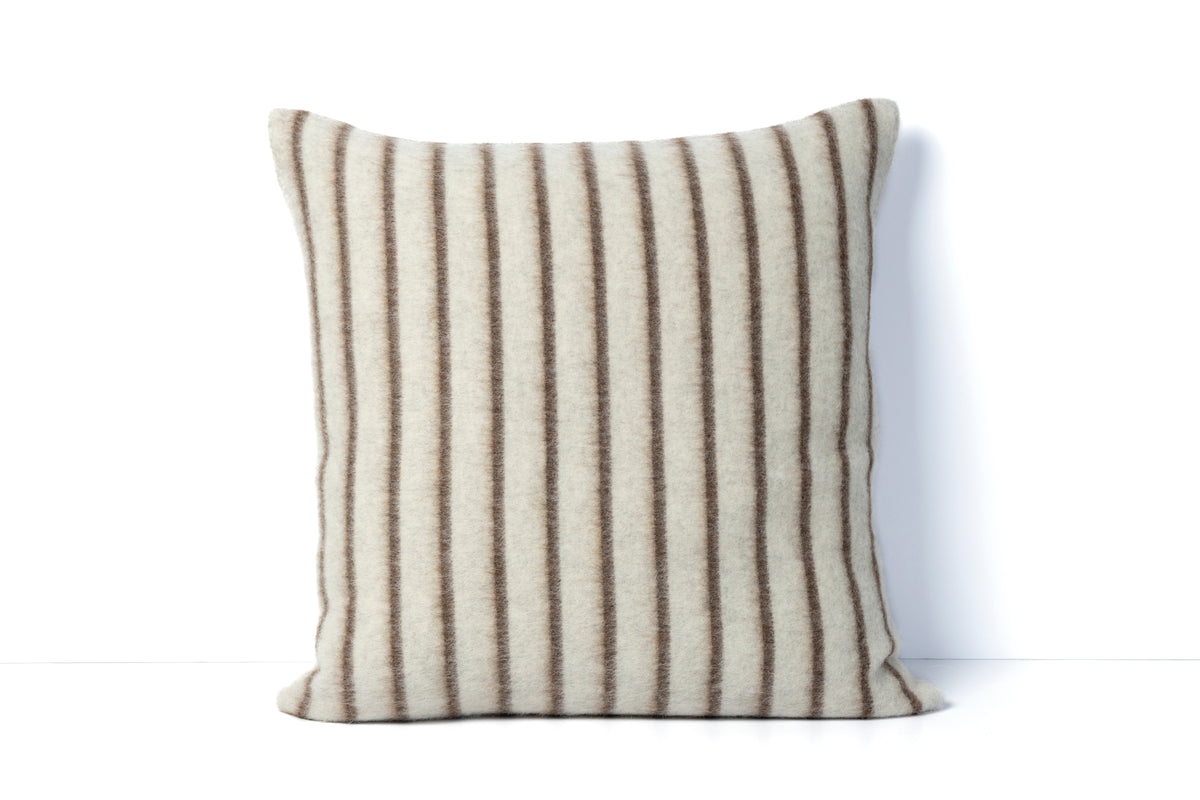 LEE HEIRLOOM THROW PILLOW 23" x 23" . ZERO DYE