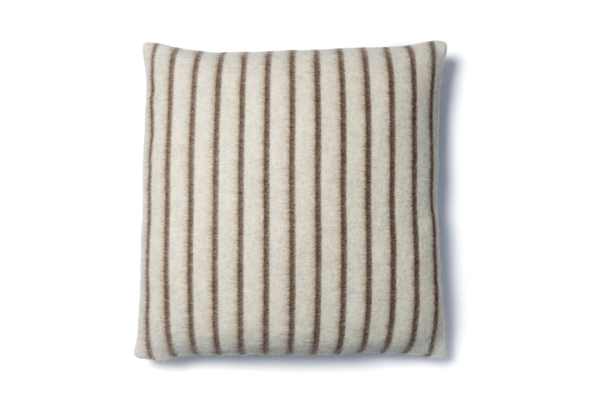 LEE HEIRLOOM THROW PILLOW 23" x 23" . ZERO DYE