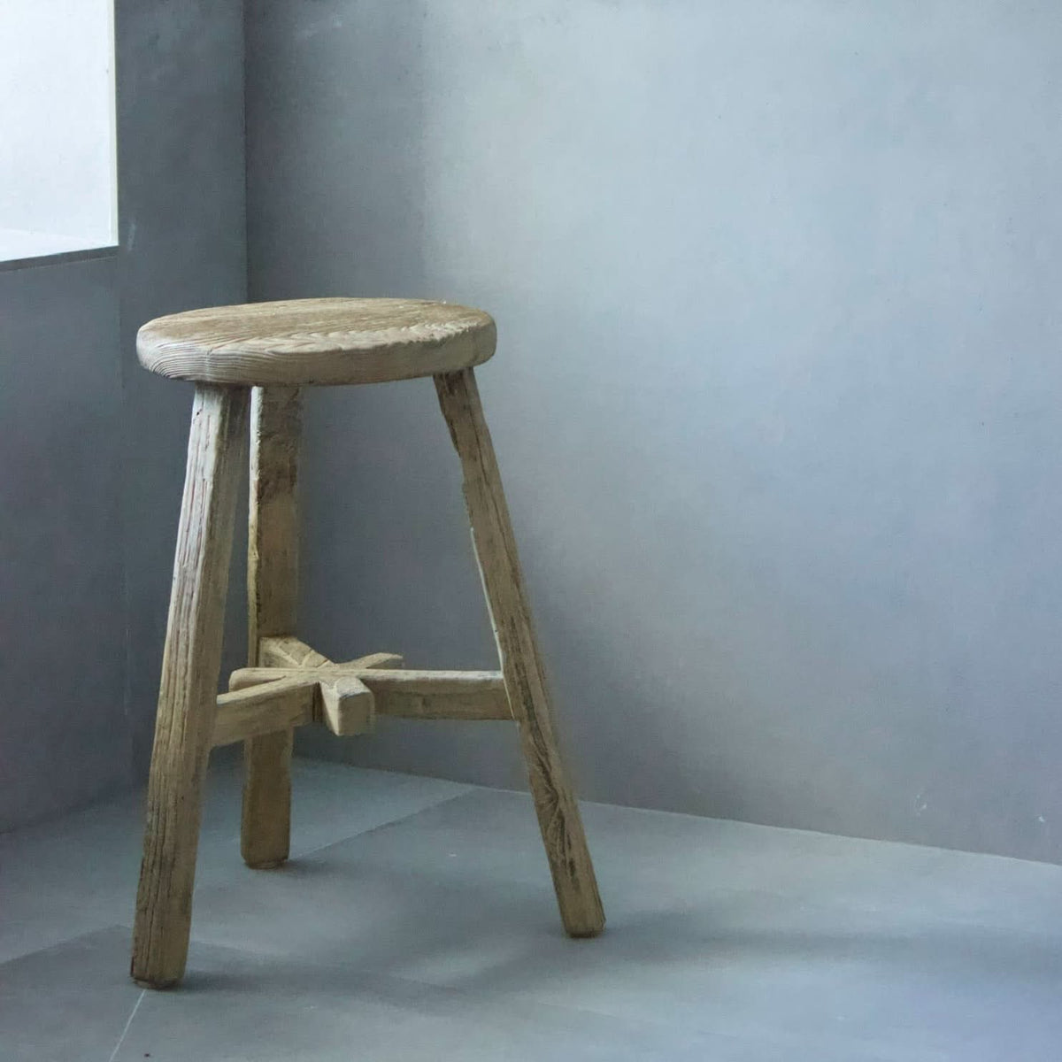 Round Elm Stool - Cultheir